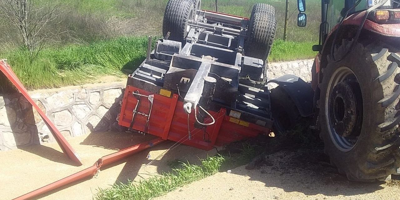 Balıkesir’de traktör ile kamyon çarpıştı: 1 yaralı