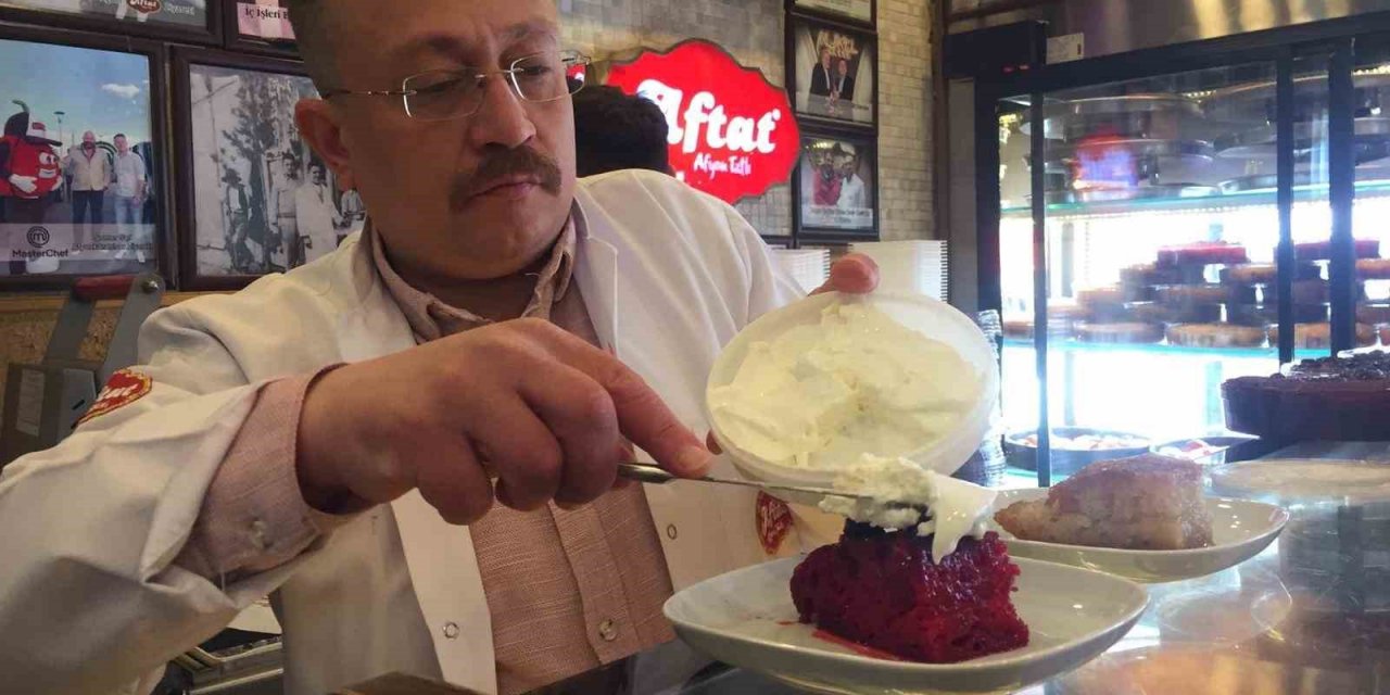 Afyon’a gelemeyenler bayram için kargo ile ekmek kadayıfı siparişi vermeye başladı