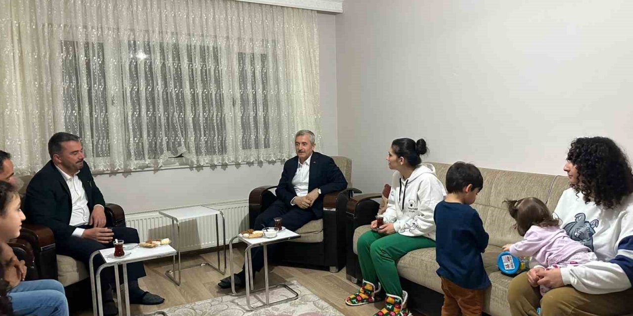 Depremden sonra yüzlerce kilometre uzağa taşınan ailelere sürpriz ziyaret