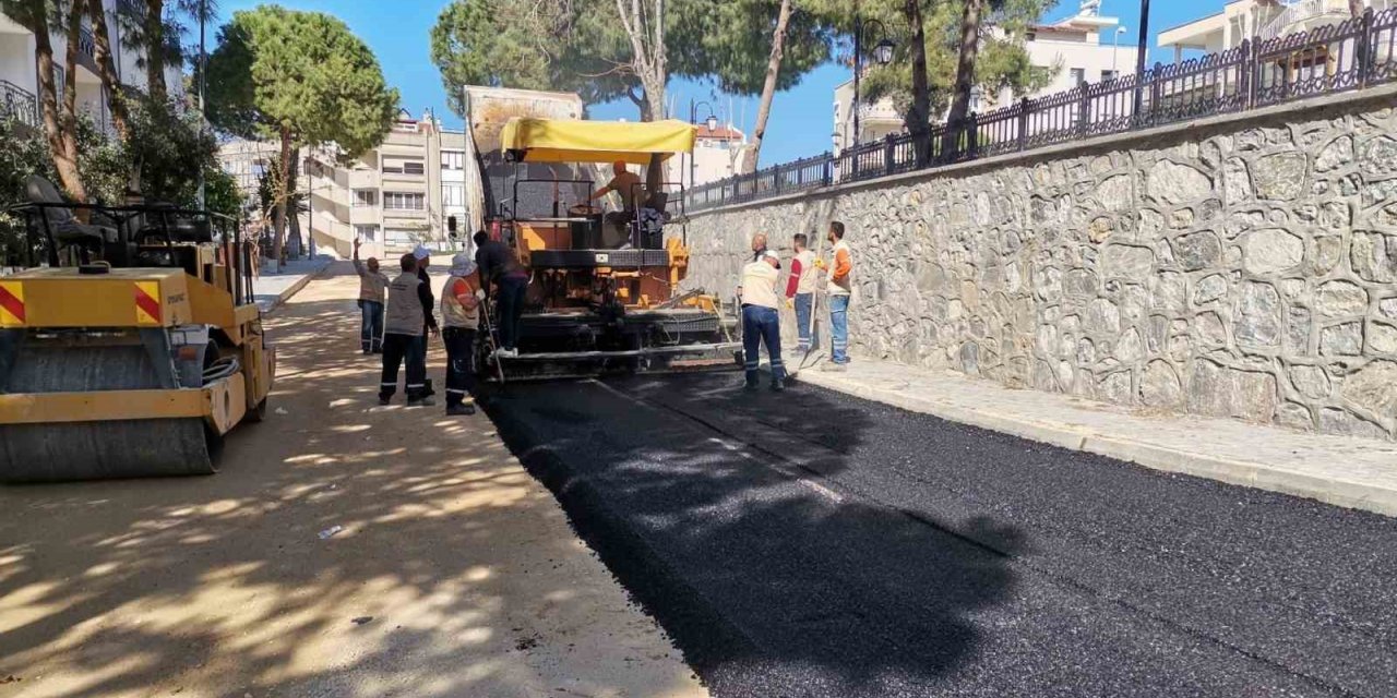 Kuşadası’nda yol çalışmaları devam ediyor