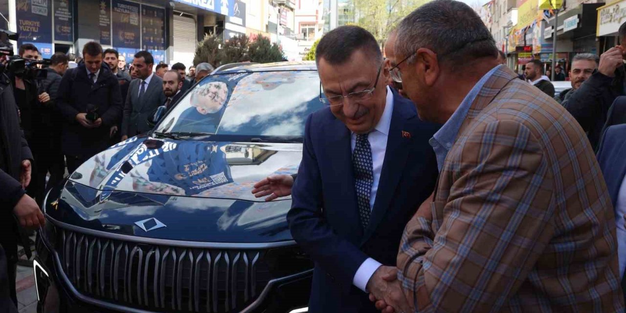 Cumhurbaşkanı Yardımcısı Oktay,  Seçim Koordinasyon Merkezinin açılışına Togg ile geldi