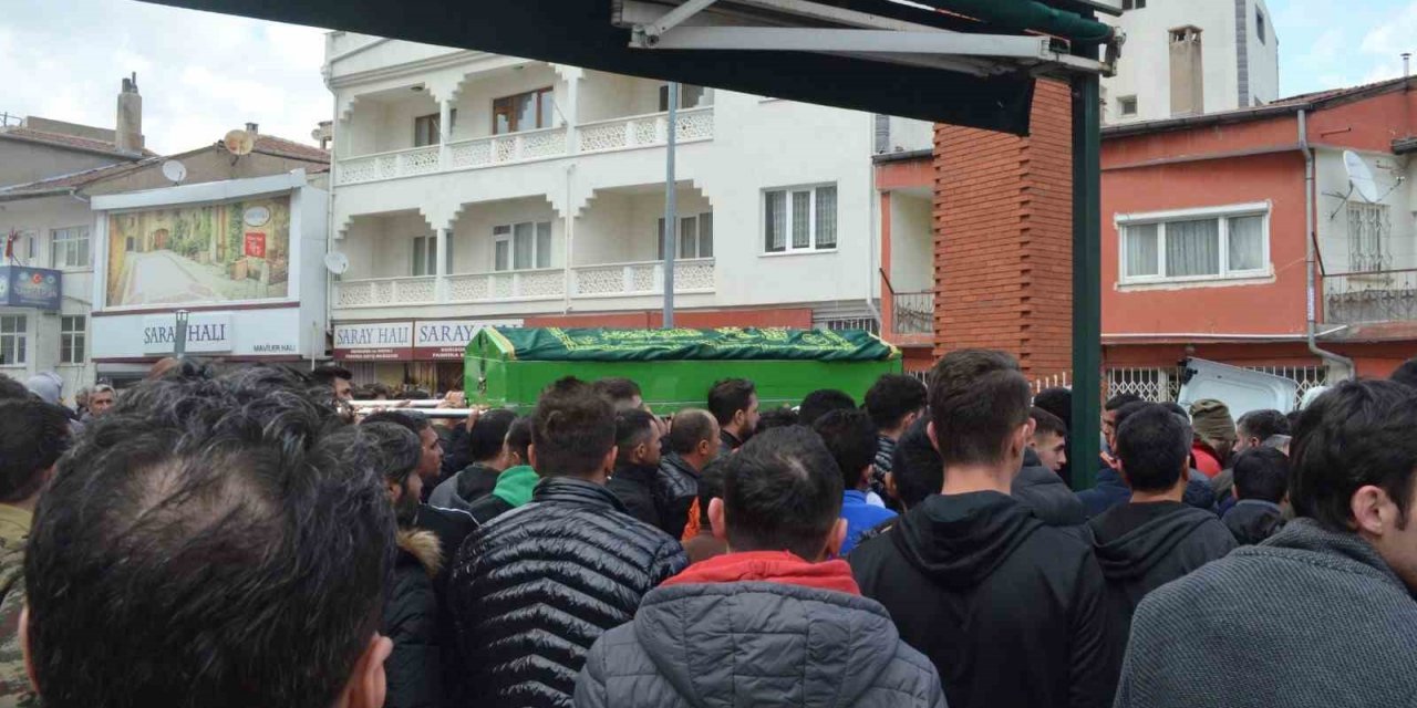 Kazada ölen genç toprağa verildi