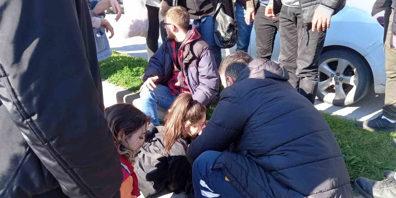 Motosiklet sürücüsü yayaya çarptı: 1 yaralı