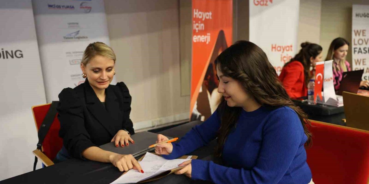 İzmir Ekonomili gençler, 37 firma ile buluştu