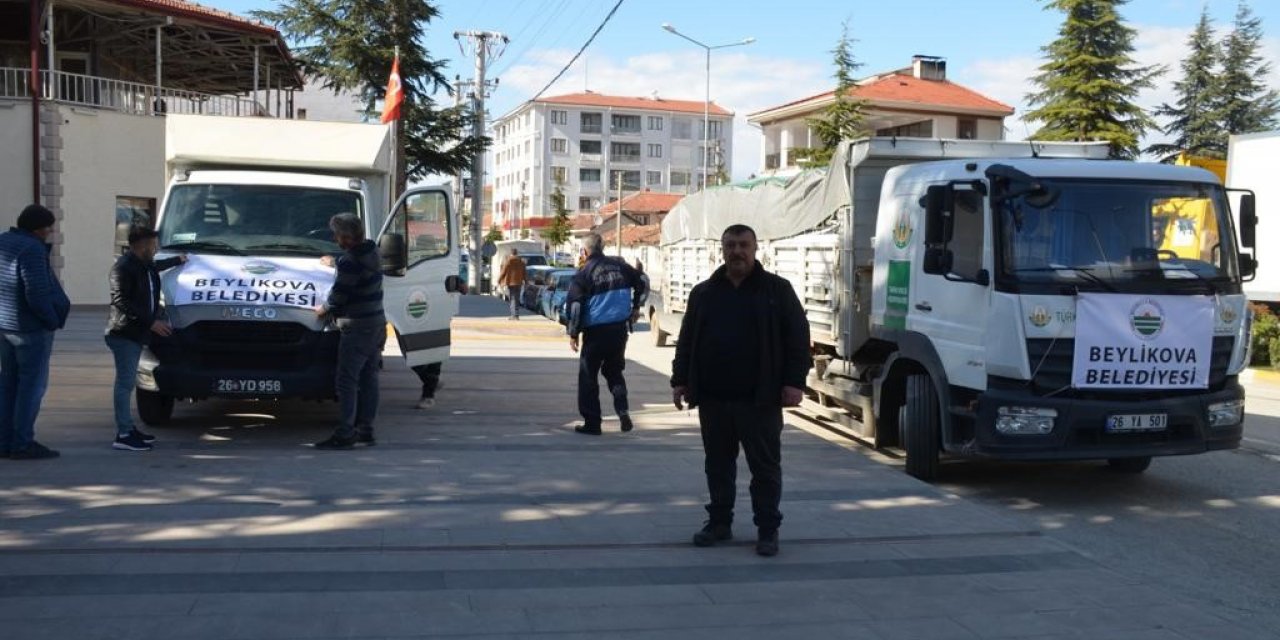 Beylikova Belediyesi’nden deprem bölgesine Ramazan kolisi ve bayramlık kıyafet