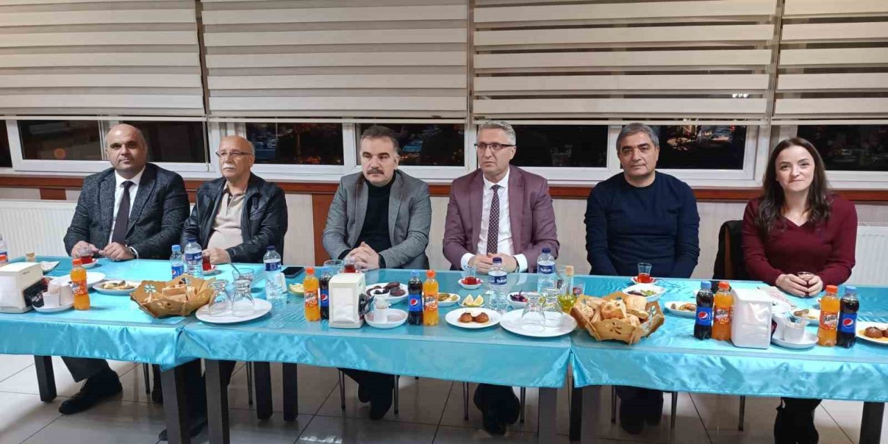 Edremit Kaymakamı Ahmet Odabaş okul müdürleri ile iftarda buluştu