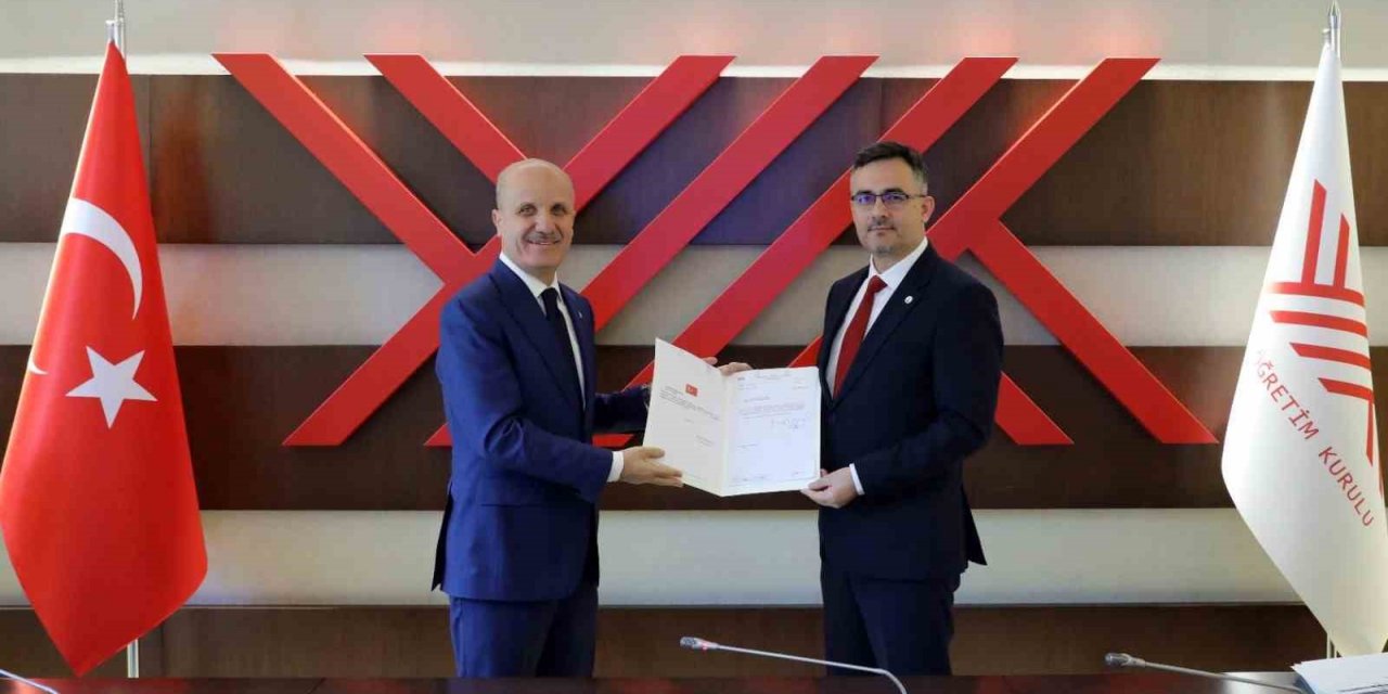 Rektör Çağlar mazbatasını aldı