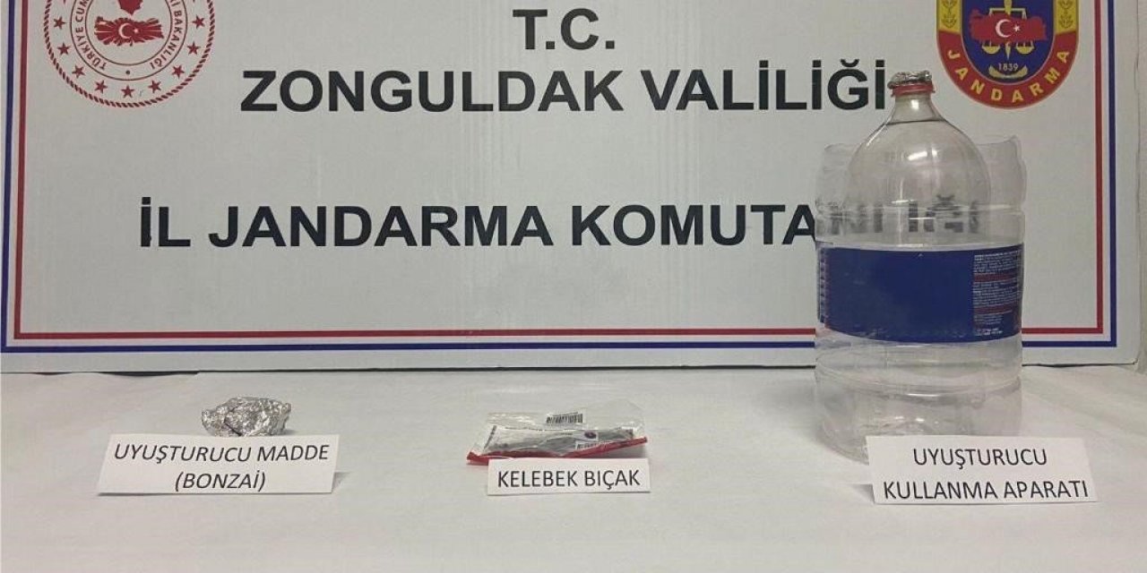 Jandarma araç aramasında 4 şahısı yakaladı