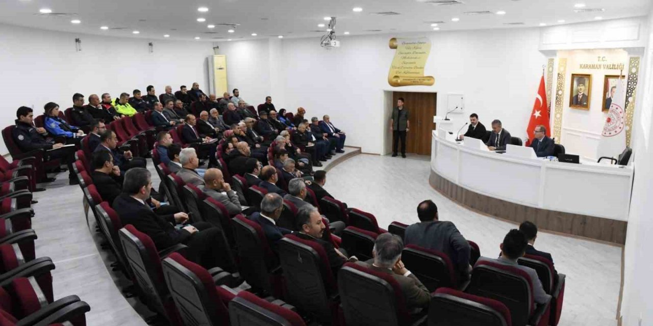Vali Tuncay Akkoyun, mahalle muhtarlarıyla bir araya geldi