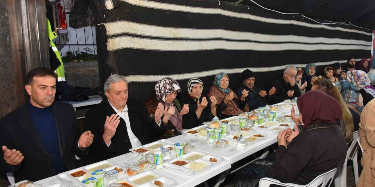 Başkan Bakkalcıoğlu hayırsever vatandaşın iftar yemeğine katıldı