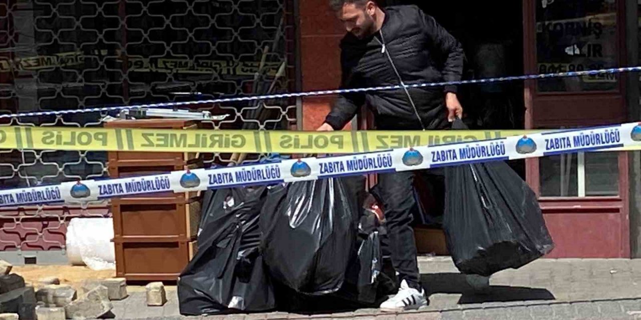 Bahçelievler’de kolonları çatlayan binada oturanlar eşyalarını aldı