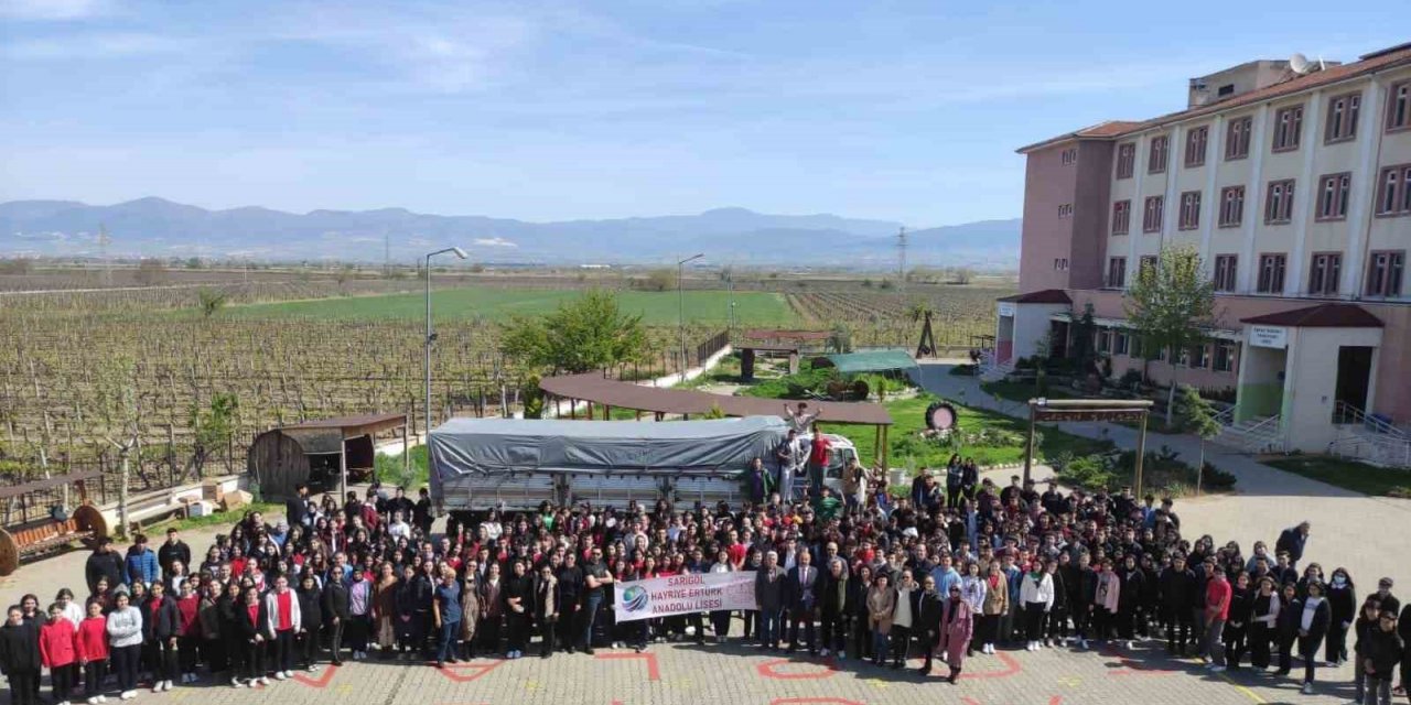 Liselilerden depremzedeler için 10 ton gıda yardımı