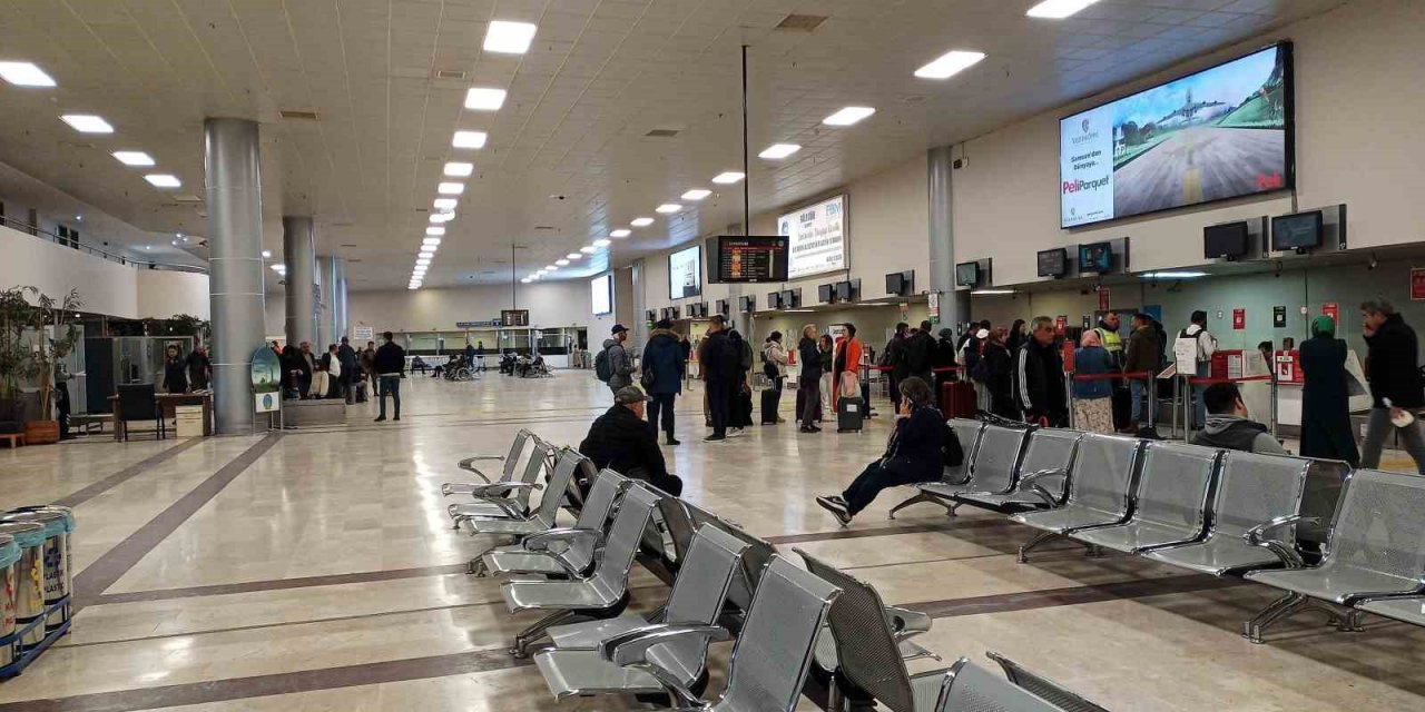 Havaalanından 3 ayda 303 bin 214 yolcu hizmet aldı