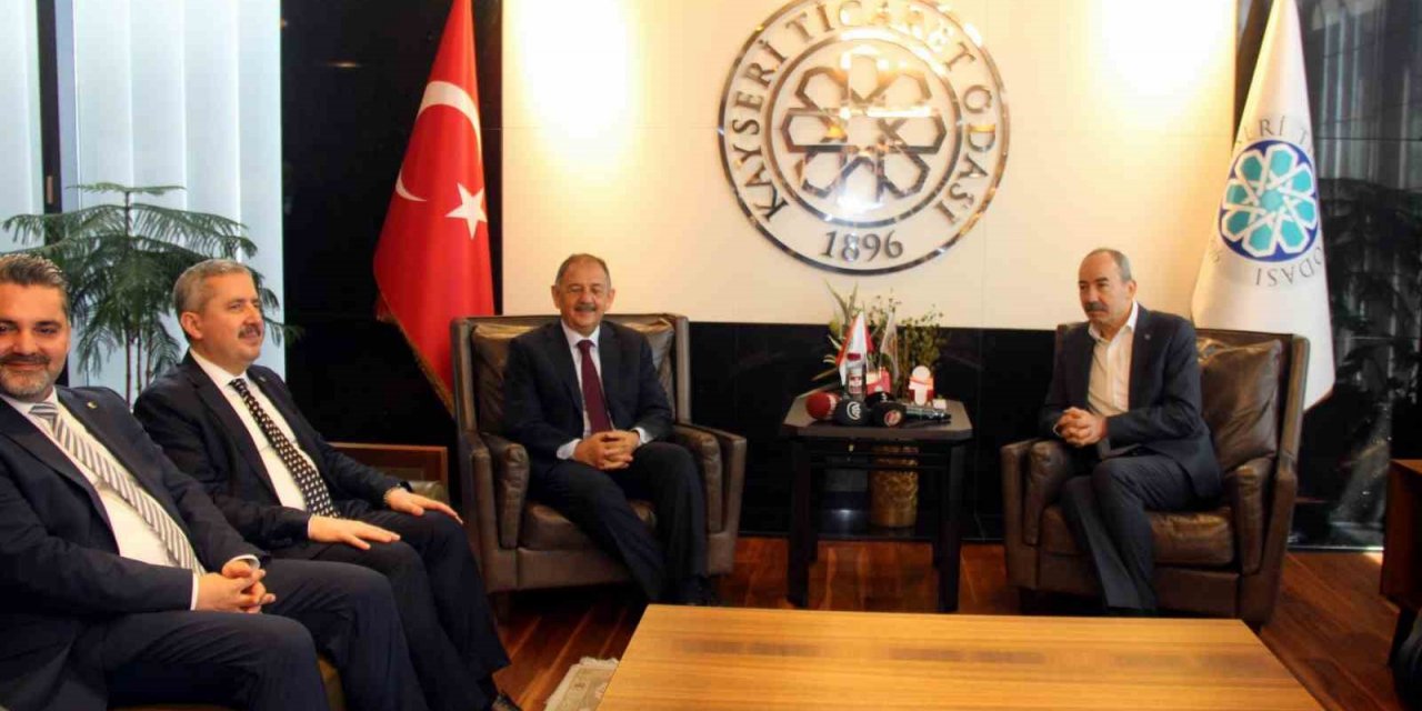 Özhaseki: "Kayseri listesi olarak milletin önüne başım dik çıkıyoruz"