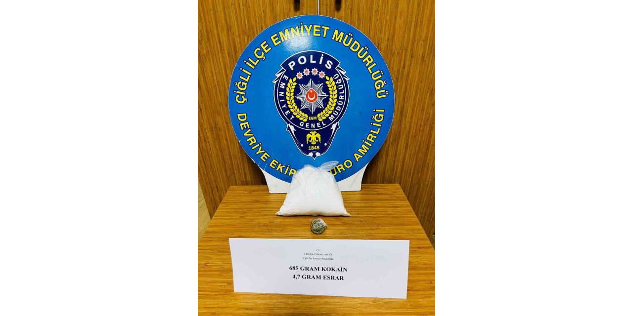 İzmir’de polisten kaçan araçta kokain ele geçirildi: 1 tutuklama
