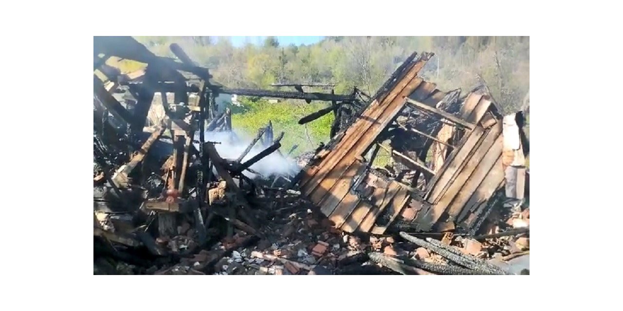 3 katlı evde çıkan yangında 1 kişi hayatını kaybetti