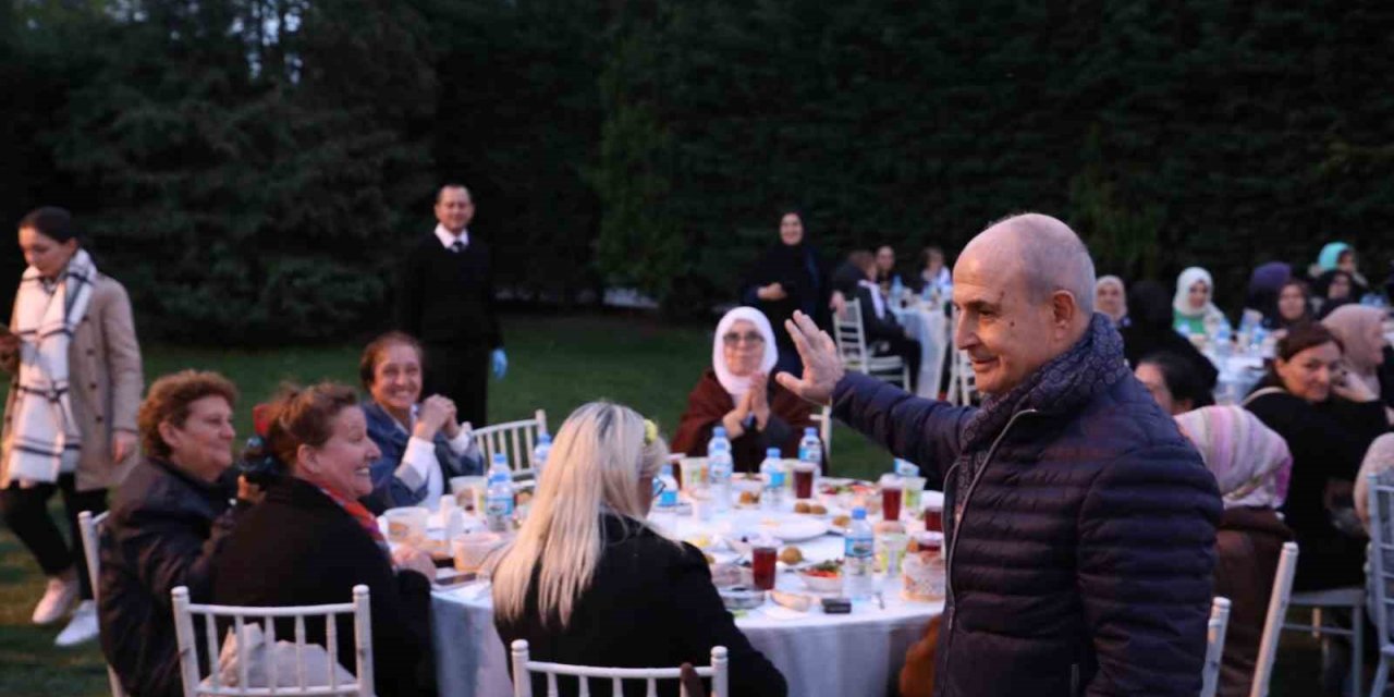 Büyükçekmeceli kadınlar Edirne’de iftar yemeğinde bir araya geldi