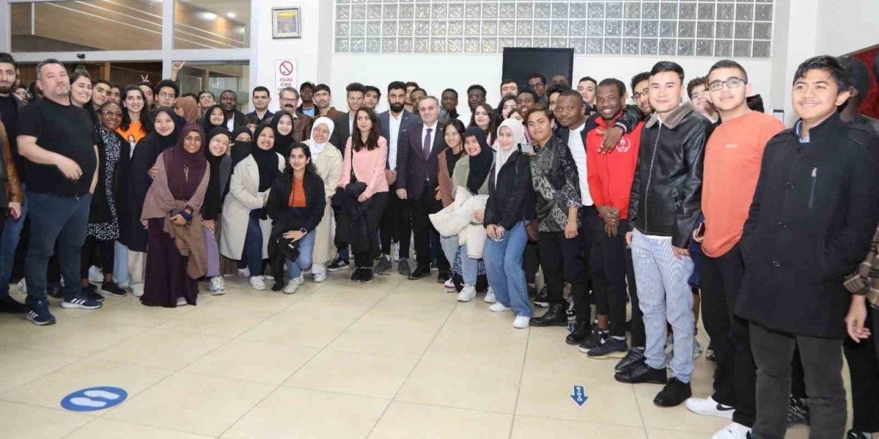 Rektör Altun, uluslararası öğrencilerle bir araya geldi