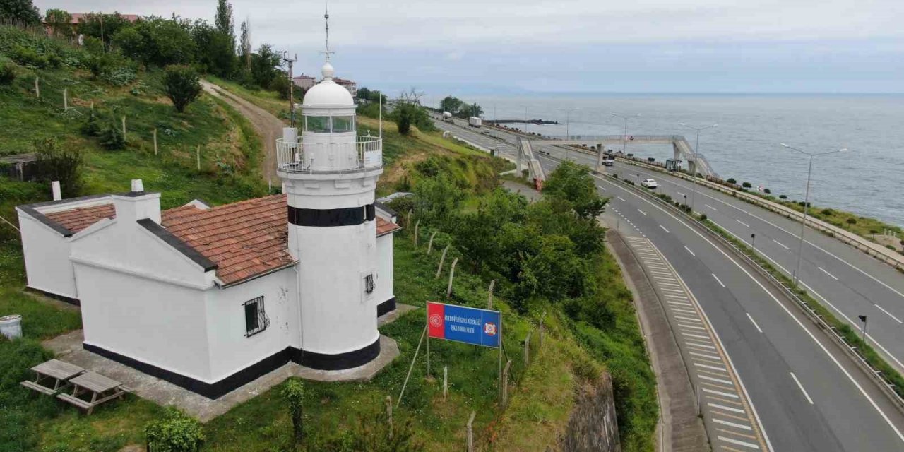 137 yıldır gemilere yol gösteren Yoroz Feneri’nin turizm tesisi olması fikri bürokrasiye takıldı