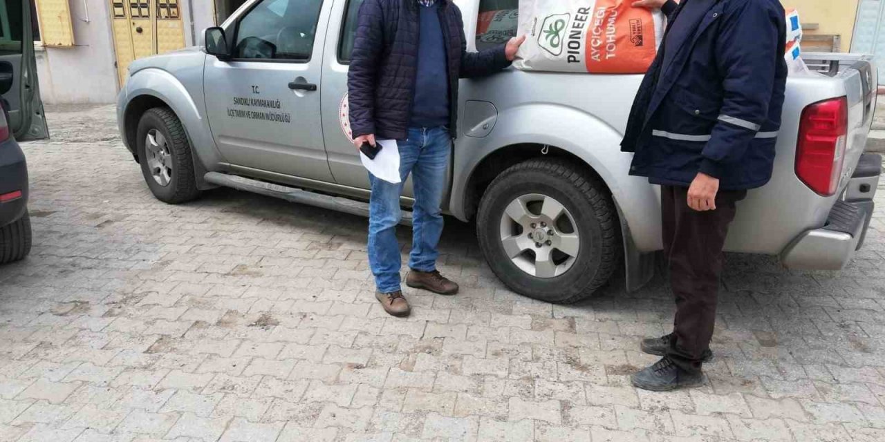 Çiftçilere yüzde 75 hibe ile yağlık ayçiçeği tohumu dağıtıldı