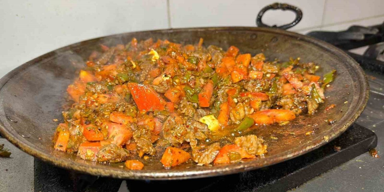 Gastronomi kenti Elazığ’da iftar menüsünün vazgeçilmezi saç tava oldu