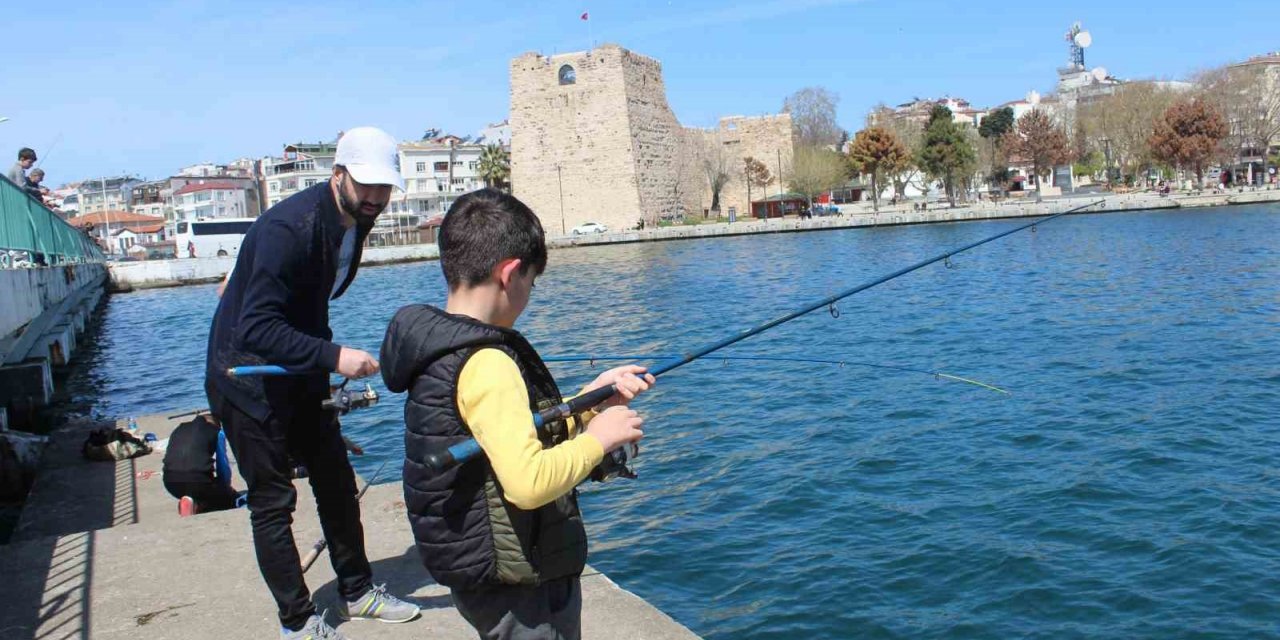 Sinop’ta hafta sonu güneşli hava: Vatandaşlar iskeleye koştu