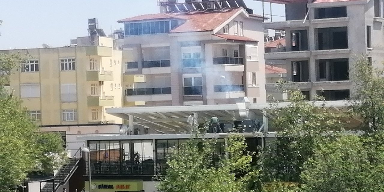 Manavgat Balıkçılar Çarşısı’nda baca yangını ucuz atlatıldı