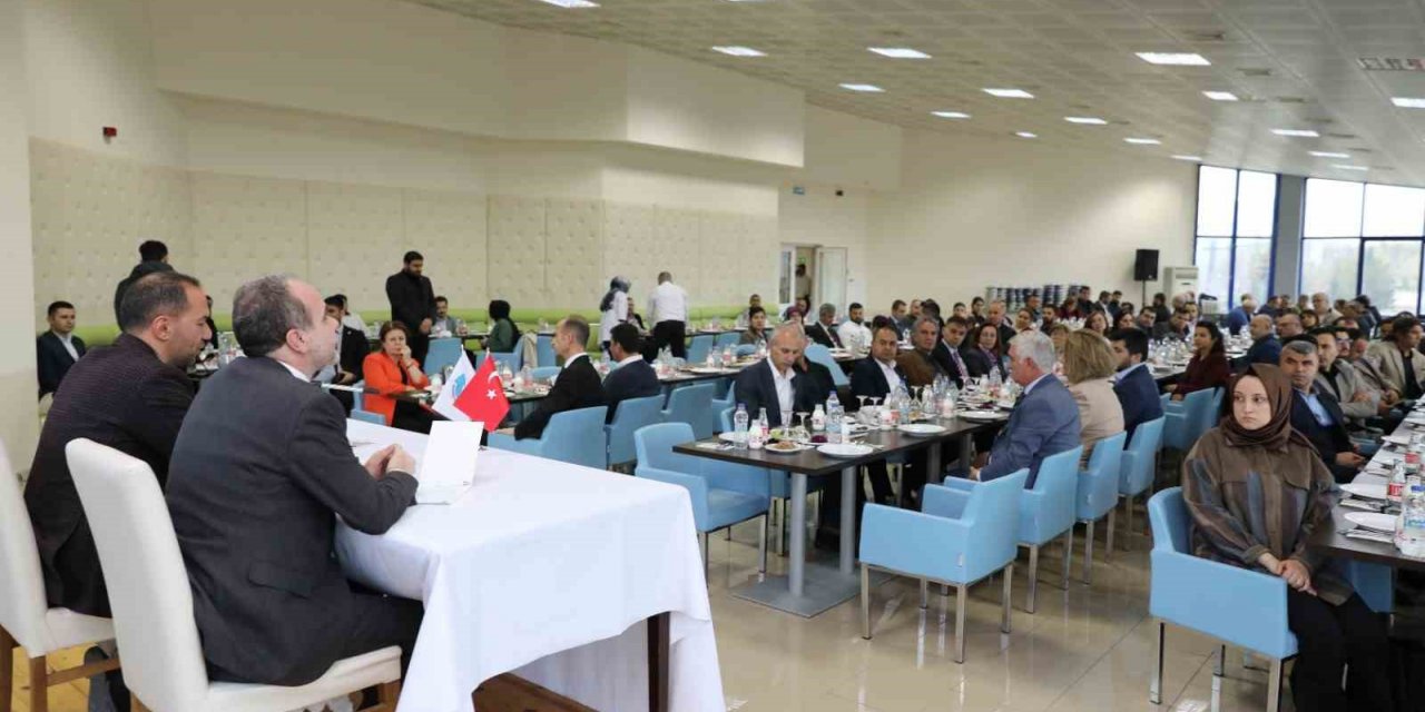 Rektör ve belediye başkanı söyleşiye katıldı