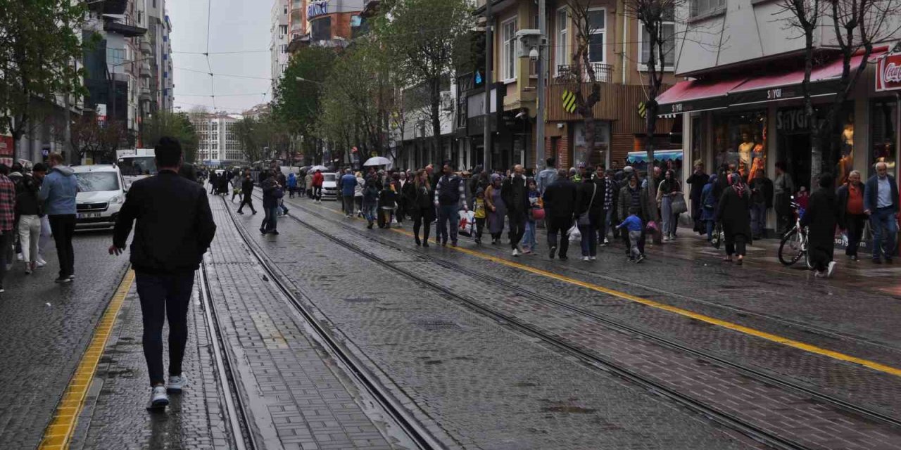 Vatandaşlar yağmura hazırlıksız yakalandı