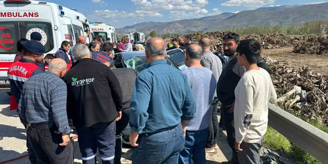 Tokat’ta trafik kazası: 1’i bebek 8 yaralı