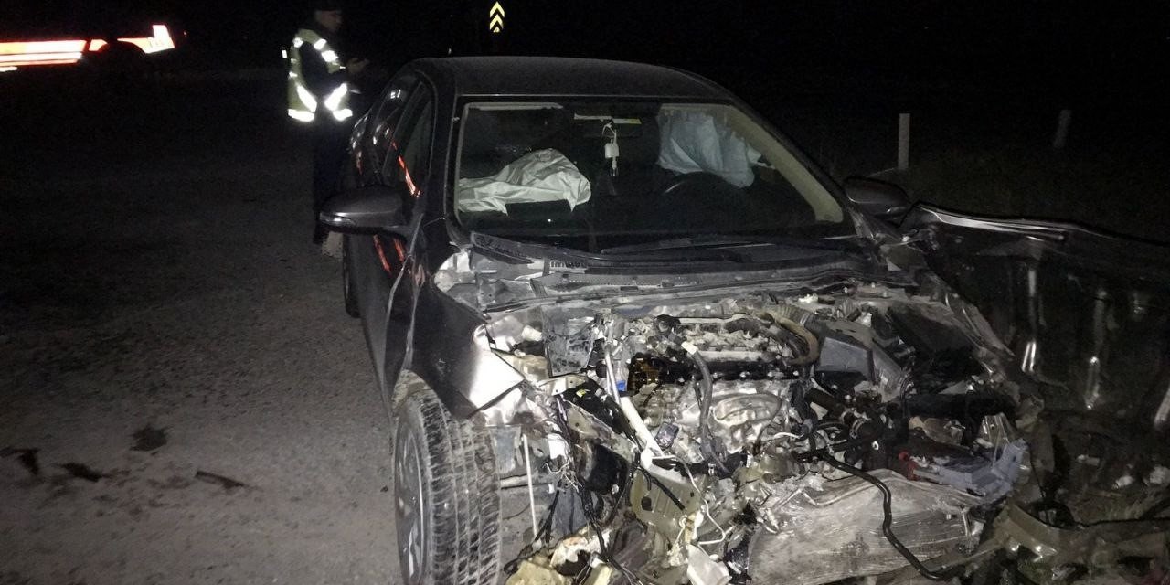 Otomobil ile çarpışan tır devrildi: 2’si çocuk 4 yaralı