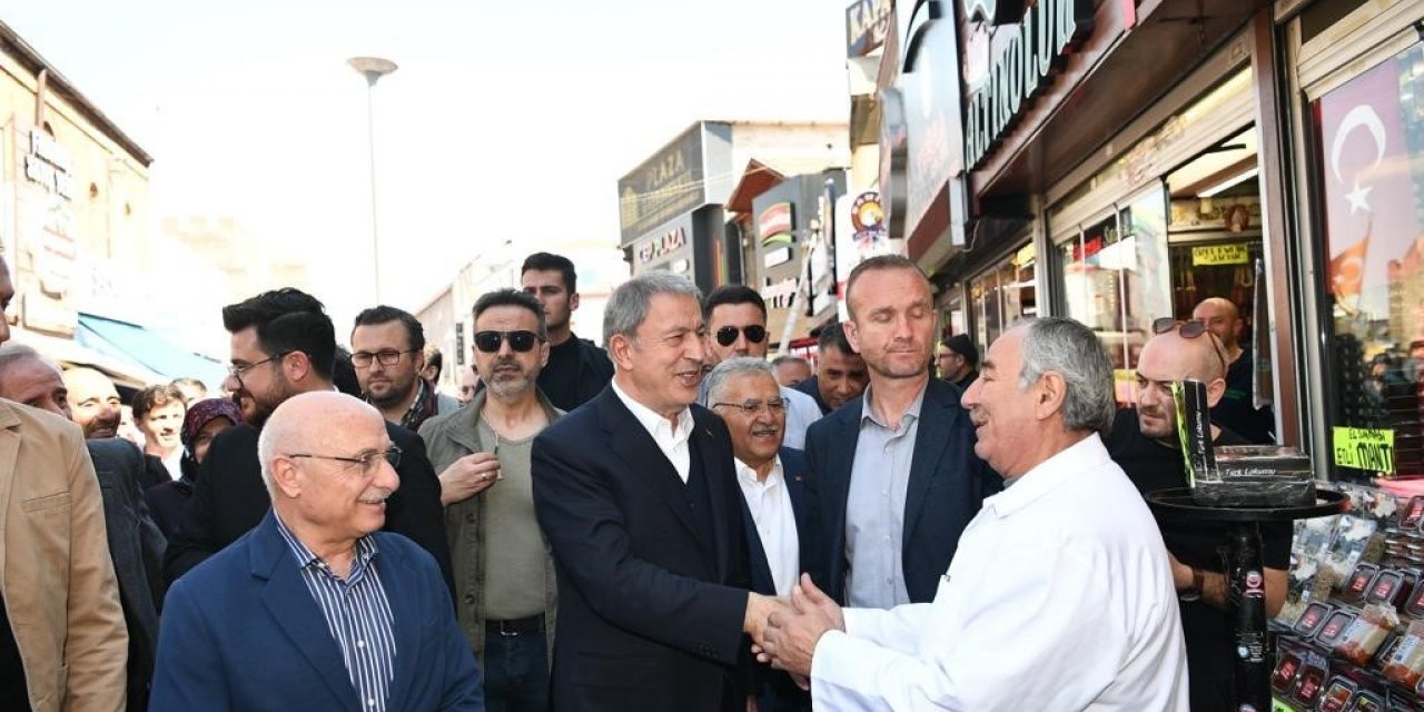 Bakan Akar Ve Başkan Büyükkılıç’tan tarihi kapalı çarşı esnafına ziyaret