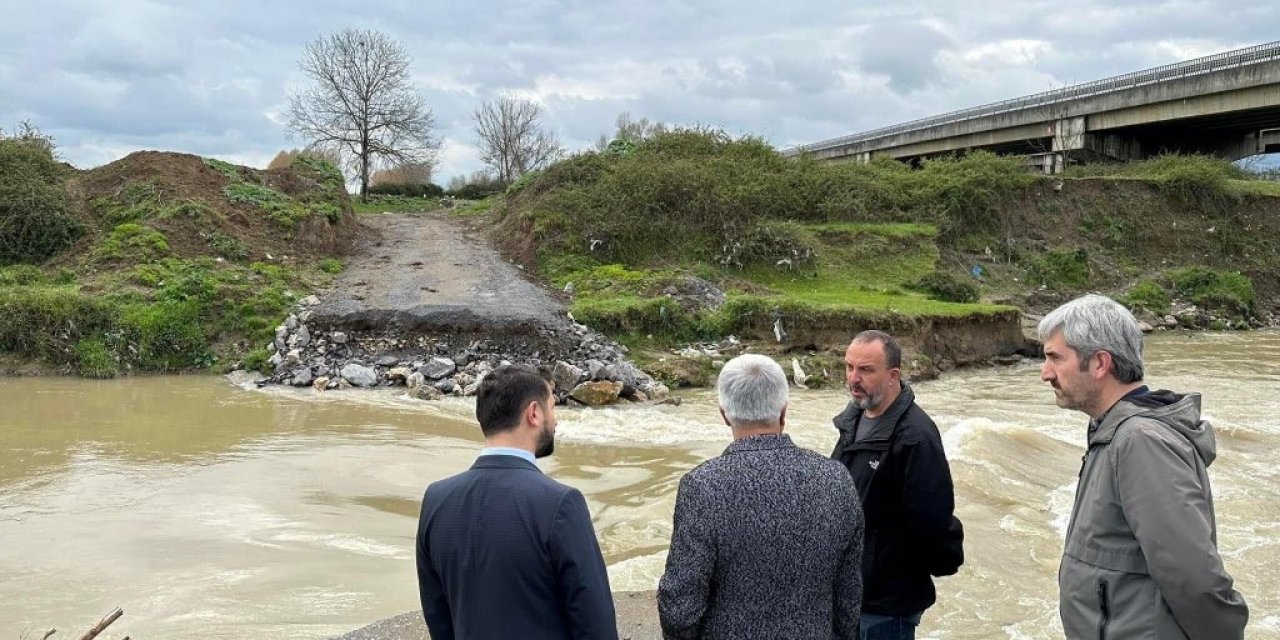 Yıkılan köprü yerinde incelendi