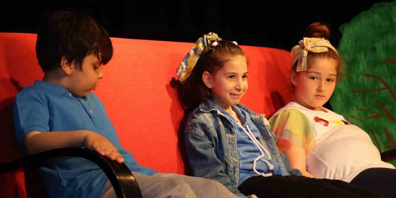 Yalova Belediyesi’nin drama kursu öğrencileri beğeni topladı