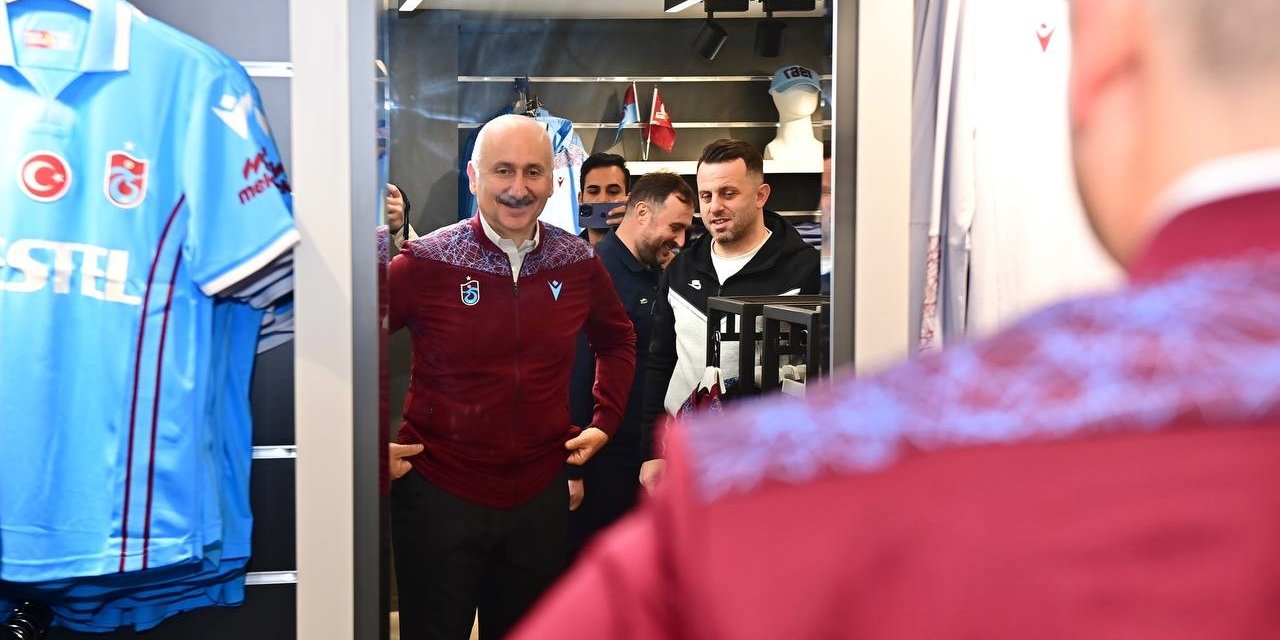 Fanatik Trabzonsporlu Bakan Karaismailoğlu TS Clup’ta alışveriş yaptı