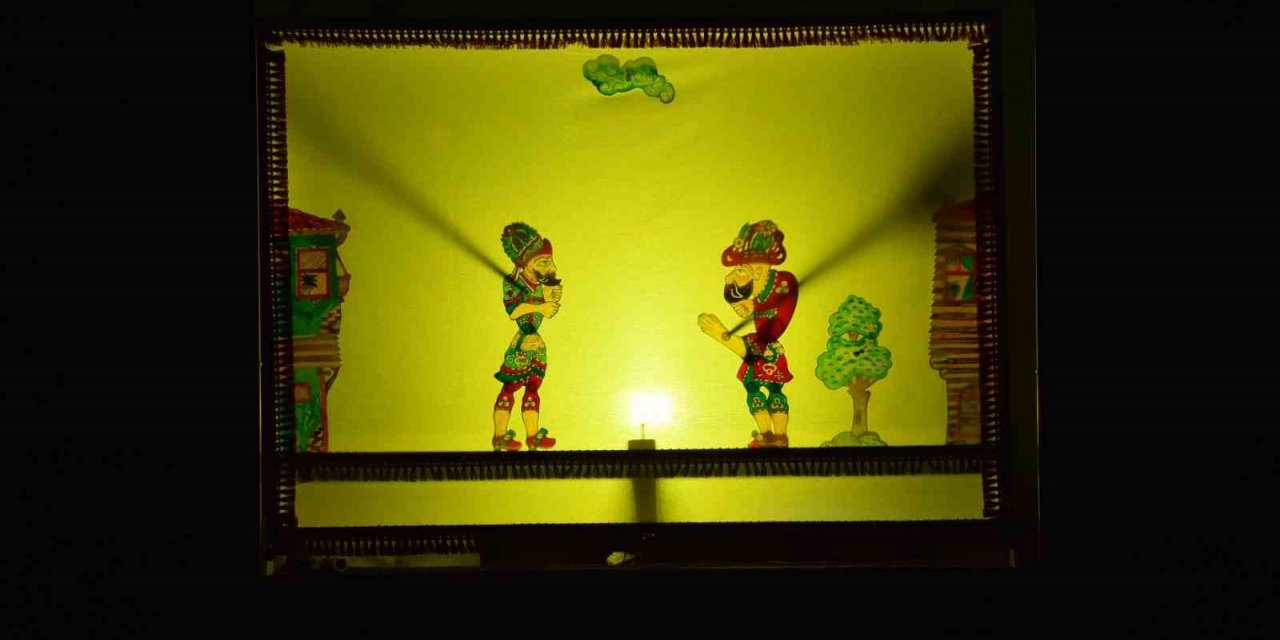 Çocuklar Hacivat-Karagöz ile eğlendi