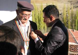 Kore gazisine şeref madalyası