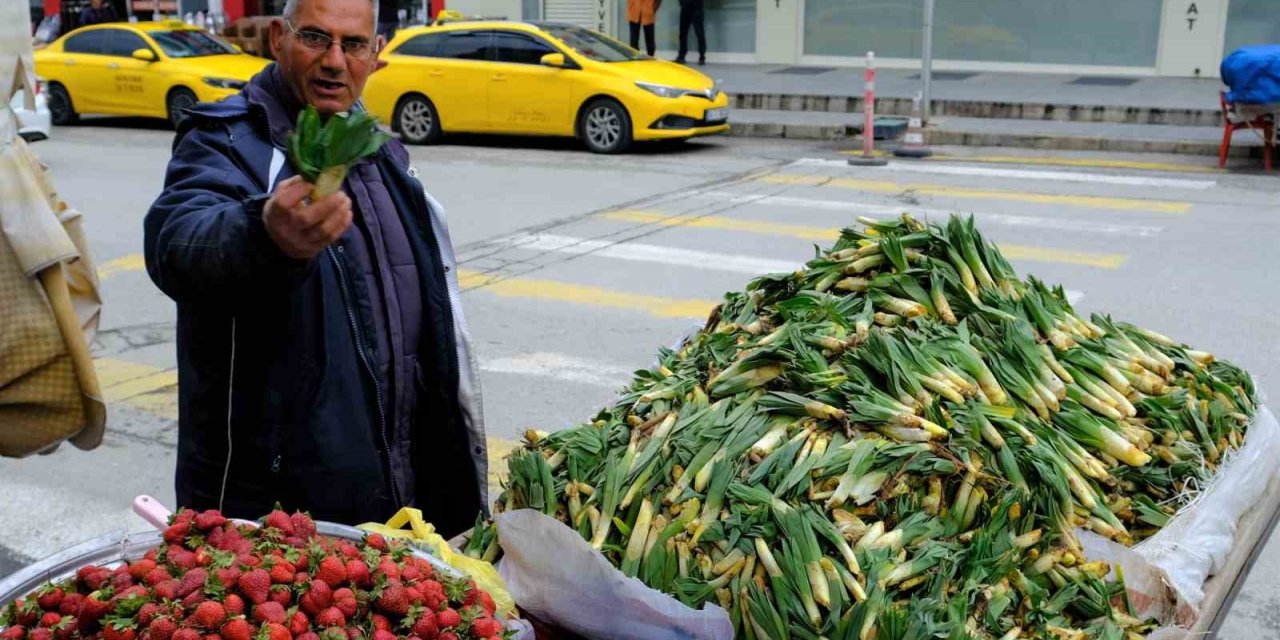 Lezzet ve şifa deposu çiriş otu tezgahlarda yerini aldı