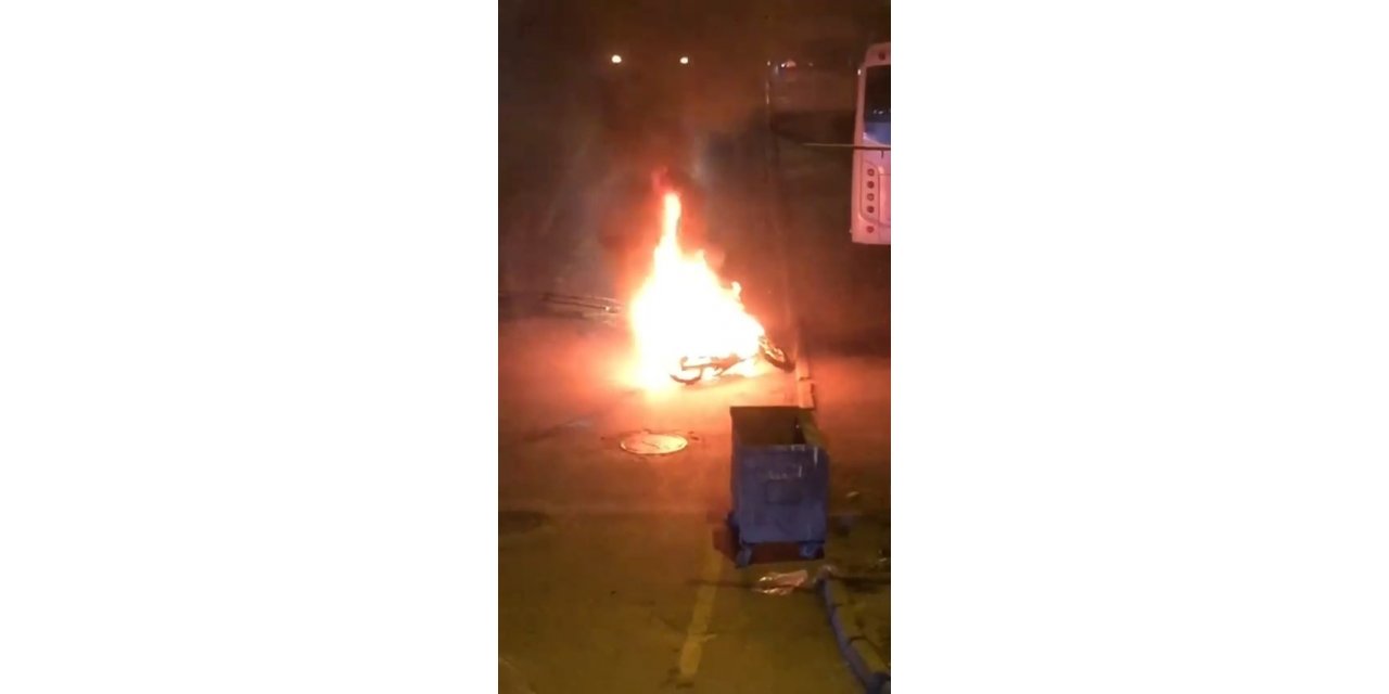 Bursa’da seyir halindeki motosiklet alev alev yandı