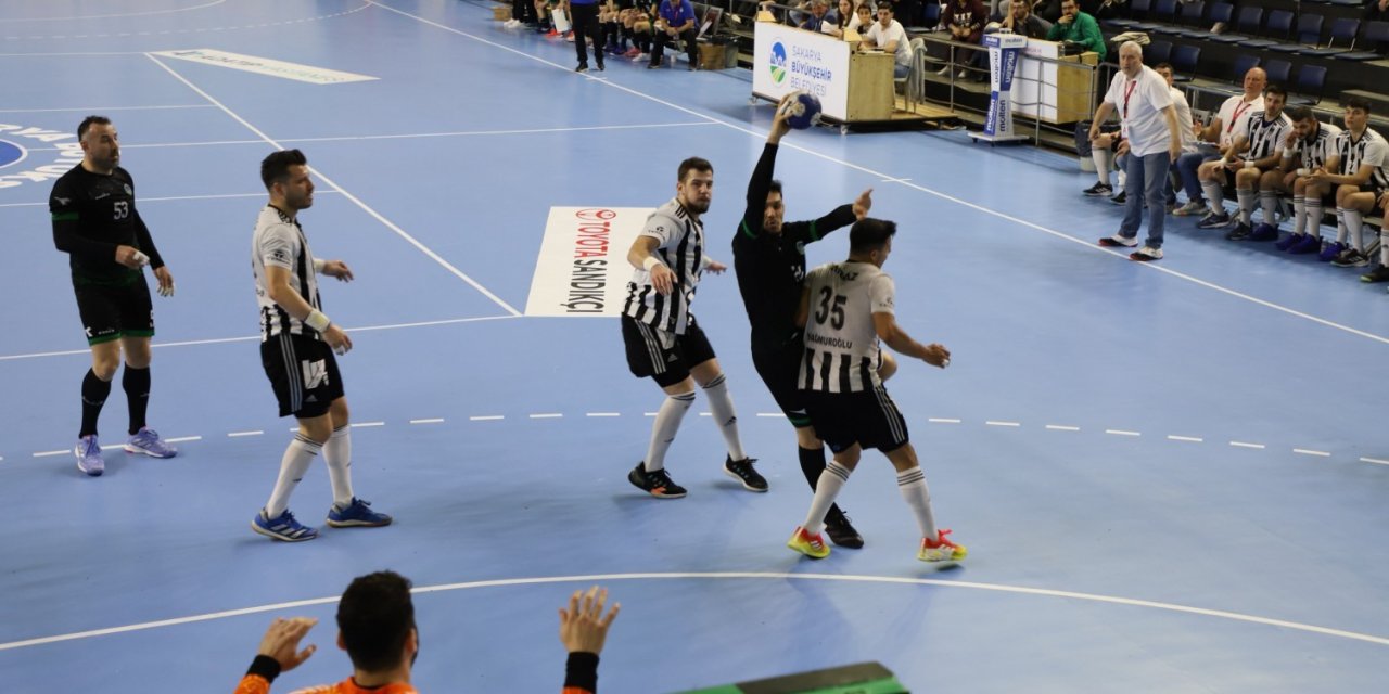 Büyükşehir hentbol Beşiktaş’a mağlup oldu