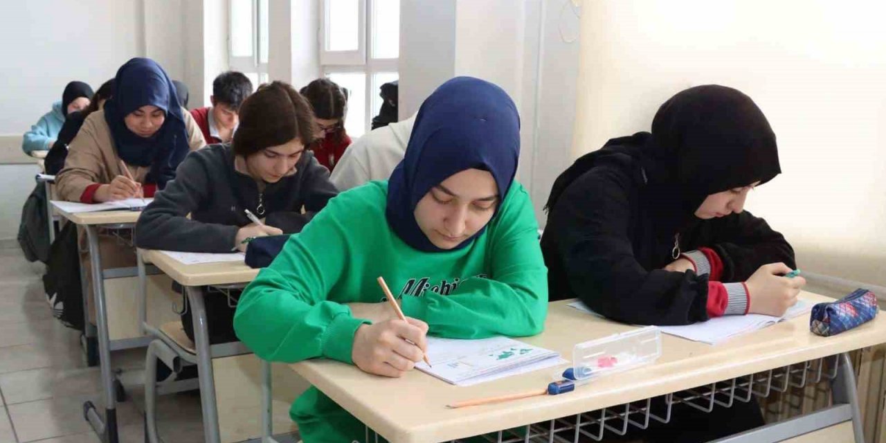 Sivas’ta HEDEF Projesi kapsamında sınav yapıldı
