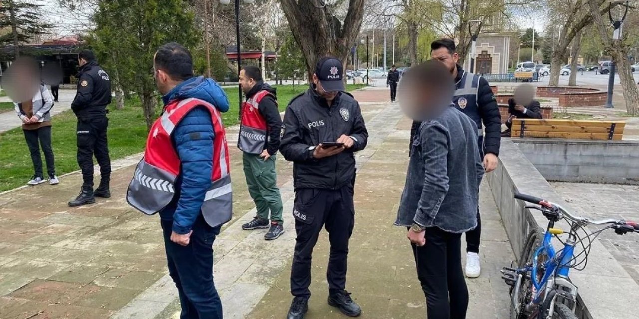 Okul önlerinde polis denetimi