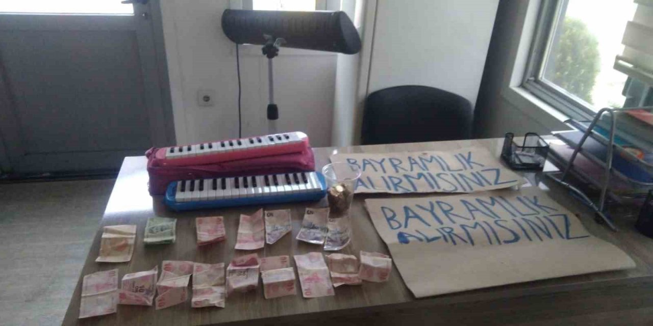 "Bayramlık alır mısınız?" pankartı ile çocukları dilendiriyorlar