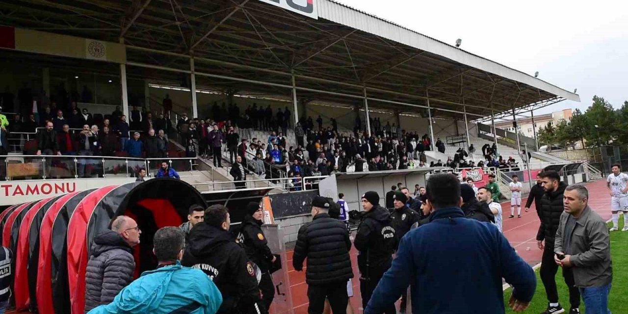 Amatör maçtaki kavga kamerada