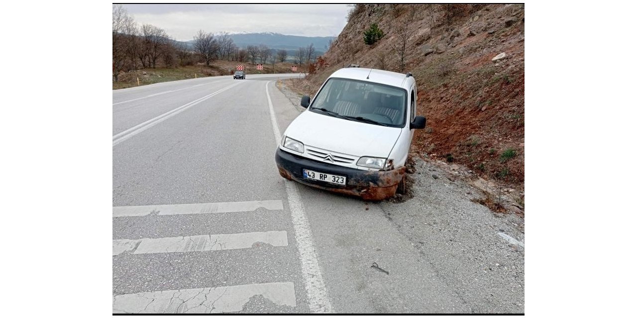 Gediz’de trafik kazasında yaşlı karı koca yaralandı