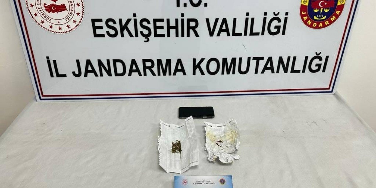 Jandarma ekipleri şüpheli araçta uyuşturucu ele geçirdi