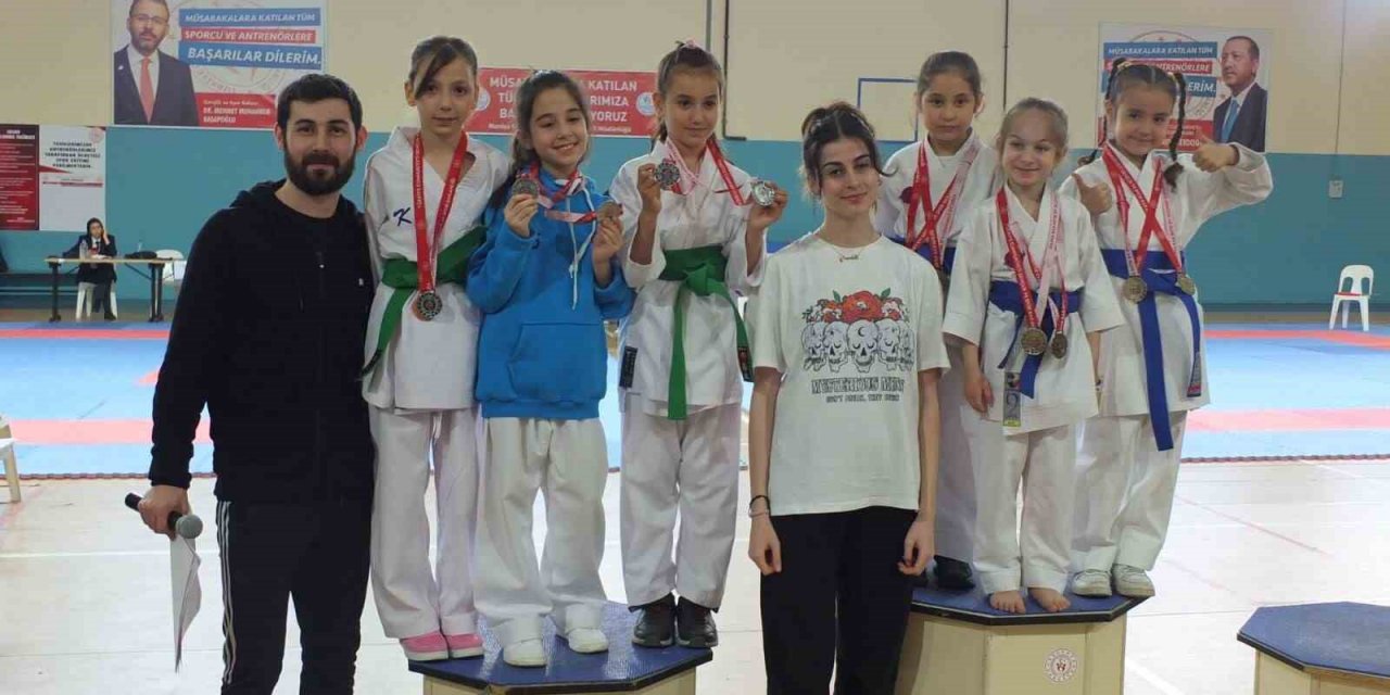 Manisa BBSK’lı karatecilerden 65 madalya