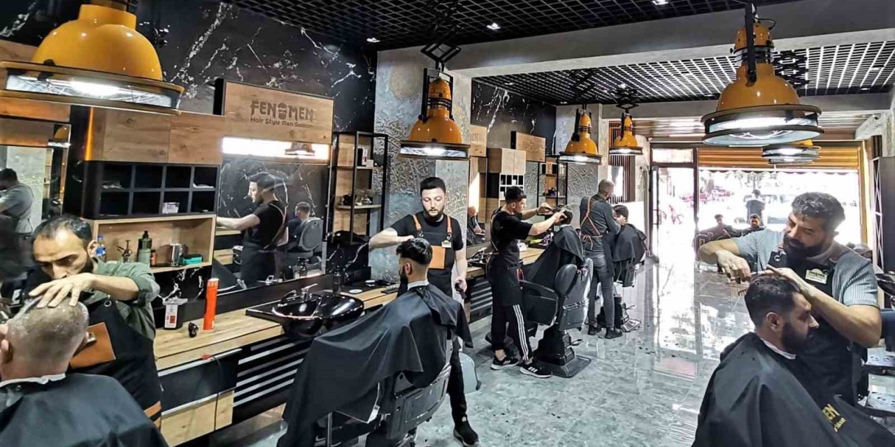 Erzincanlı berberlerin yoğun bayram mesaisi