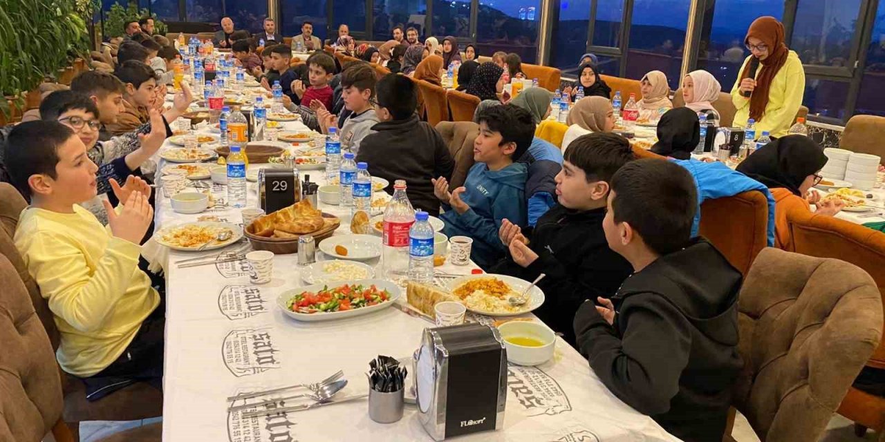 Kur’an-ı Kerim okumayı öğrenen öğrencilere iftar programı düzenlendi