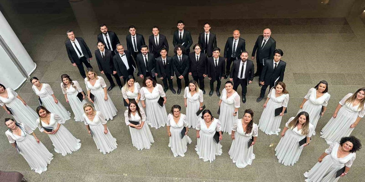 Merkezefendili sanatçılar İzmir’de büyük beğeni topladı